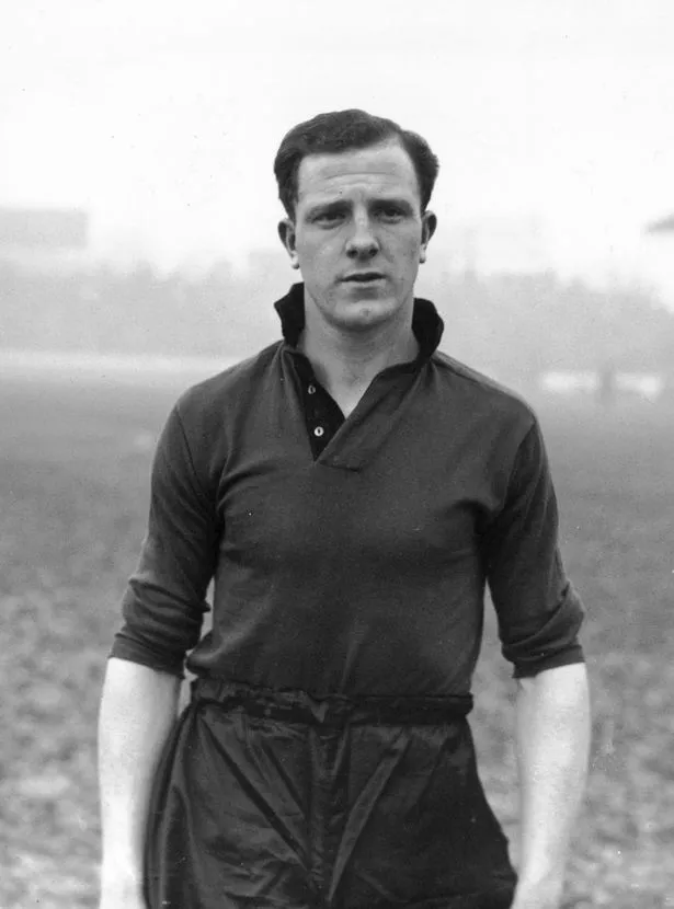 Cầu thủ người Anh từ chối chào kiểu Đức Quốc xã khi thi đấu ở Đức - Cheshire Live